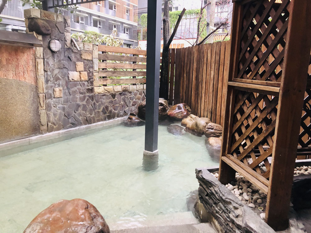 泡湯池